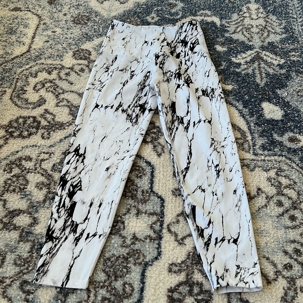 Beyond yoga cropped leggings xs like new